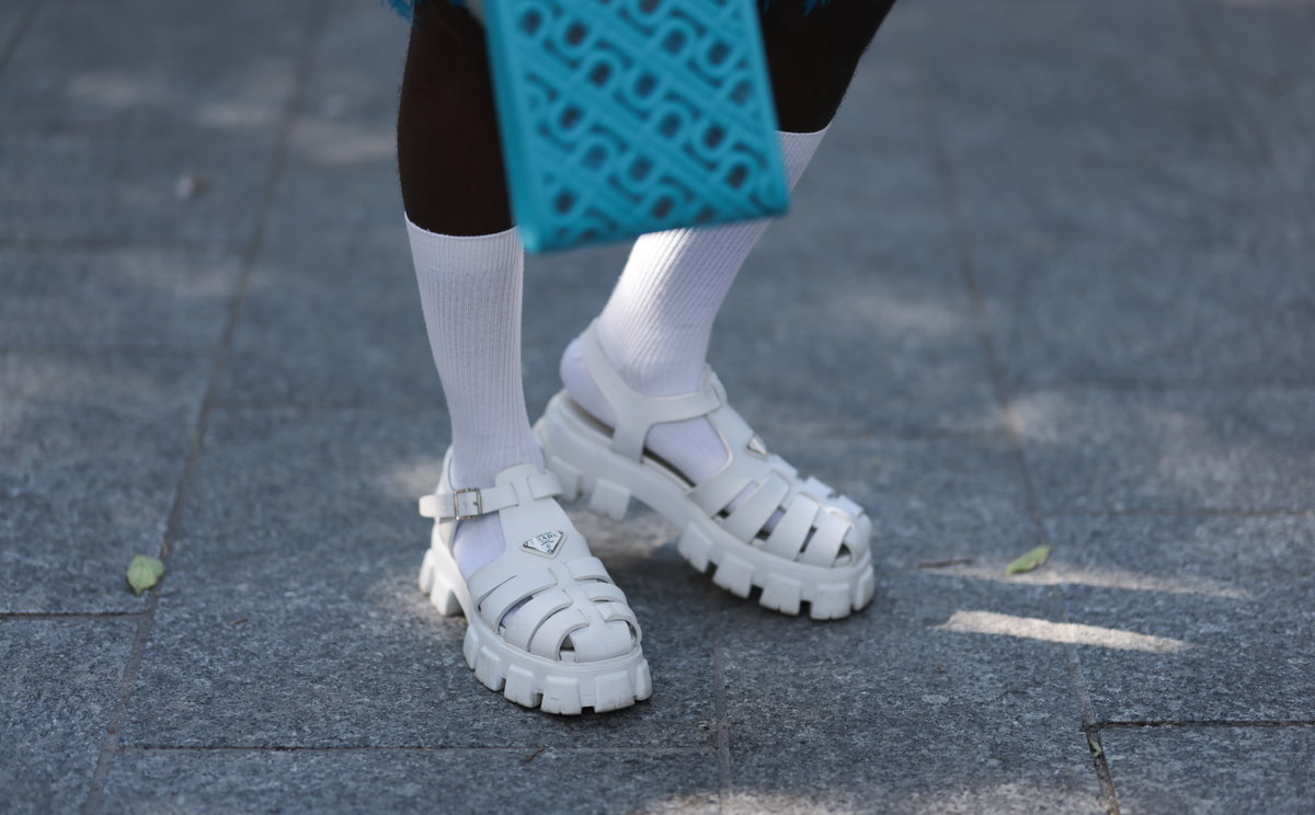 Weiße Sandalen