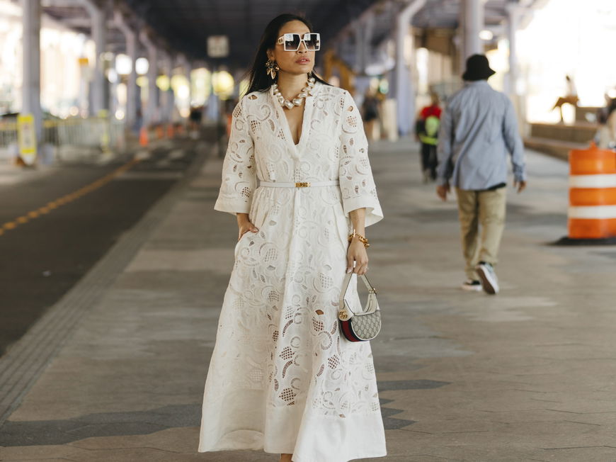 Streetstyle mit langem Kleid mit Ärmeln