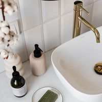5 häufige Fehler, die dein Badezimmer direkt hässlich aussehen lassen
