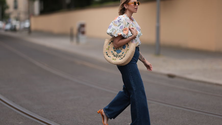 Statt Sneaker: Im Sommer stylen wir zur Jeans diese 3 offenen Trend-Schuhe