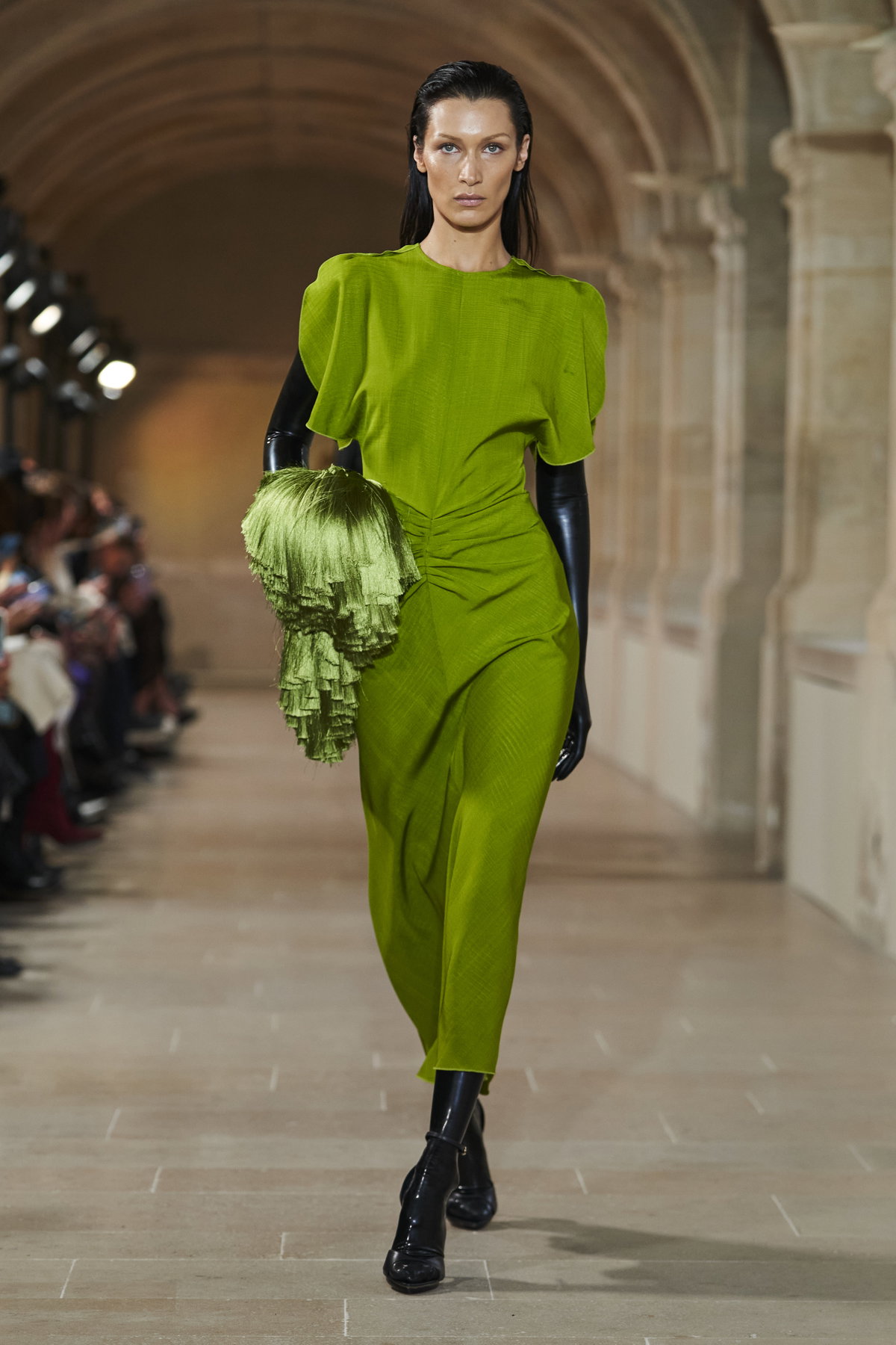 Auch bei Victoria Beckham darf die Trendfarbe nicht fehlen.