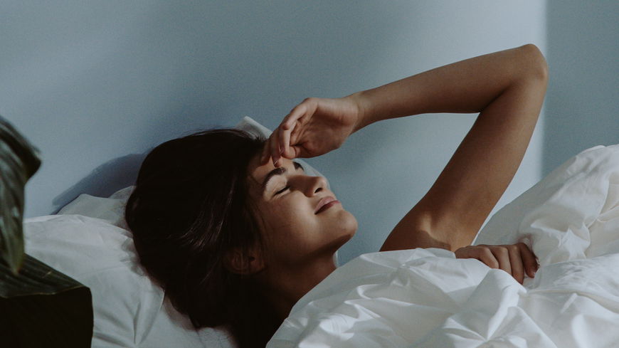 Dieses Retinol Serum aus der Drogerie verbannt Falten im Schlaf