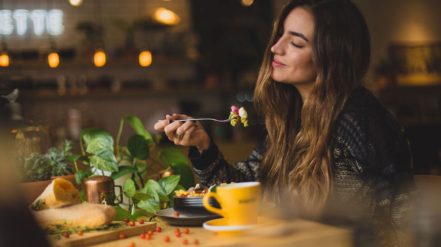 Dieser leichte Salat mit Ziegenkäse ist das beste Mittagessen im Sommer 2023