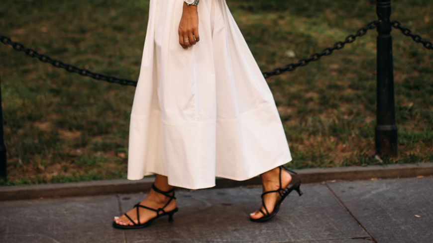 Dieses elegante Maxi-Kleid von & Other Stories hat unser Modeherz erobert