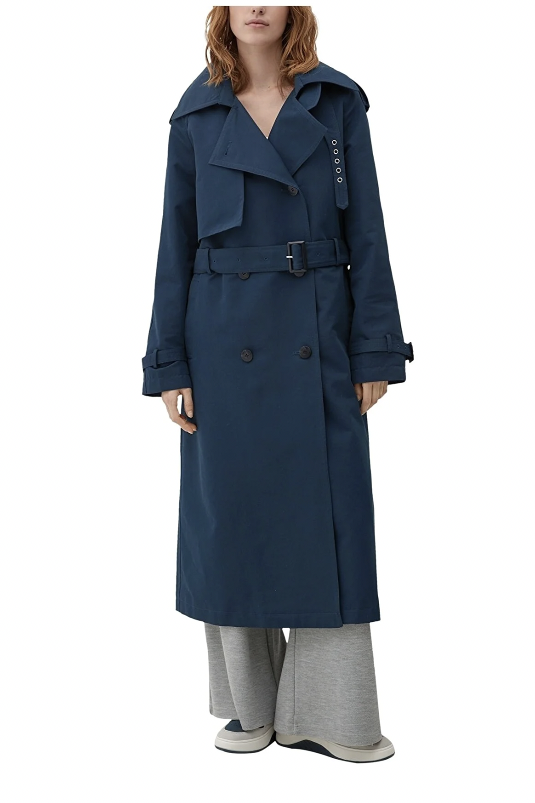 Mit einem Trenchcoat in einem wunderschönen Navy-Blau liegst du stets goldrichig. Unser Must-have gibt es bei s.Oliver für ca. 99 Euro