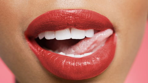 Deepthroat: Das steckt hinter der gewagten Oralsex-Technik