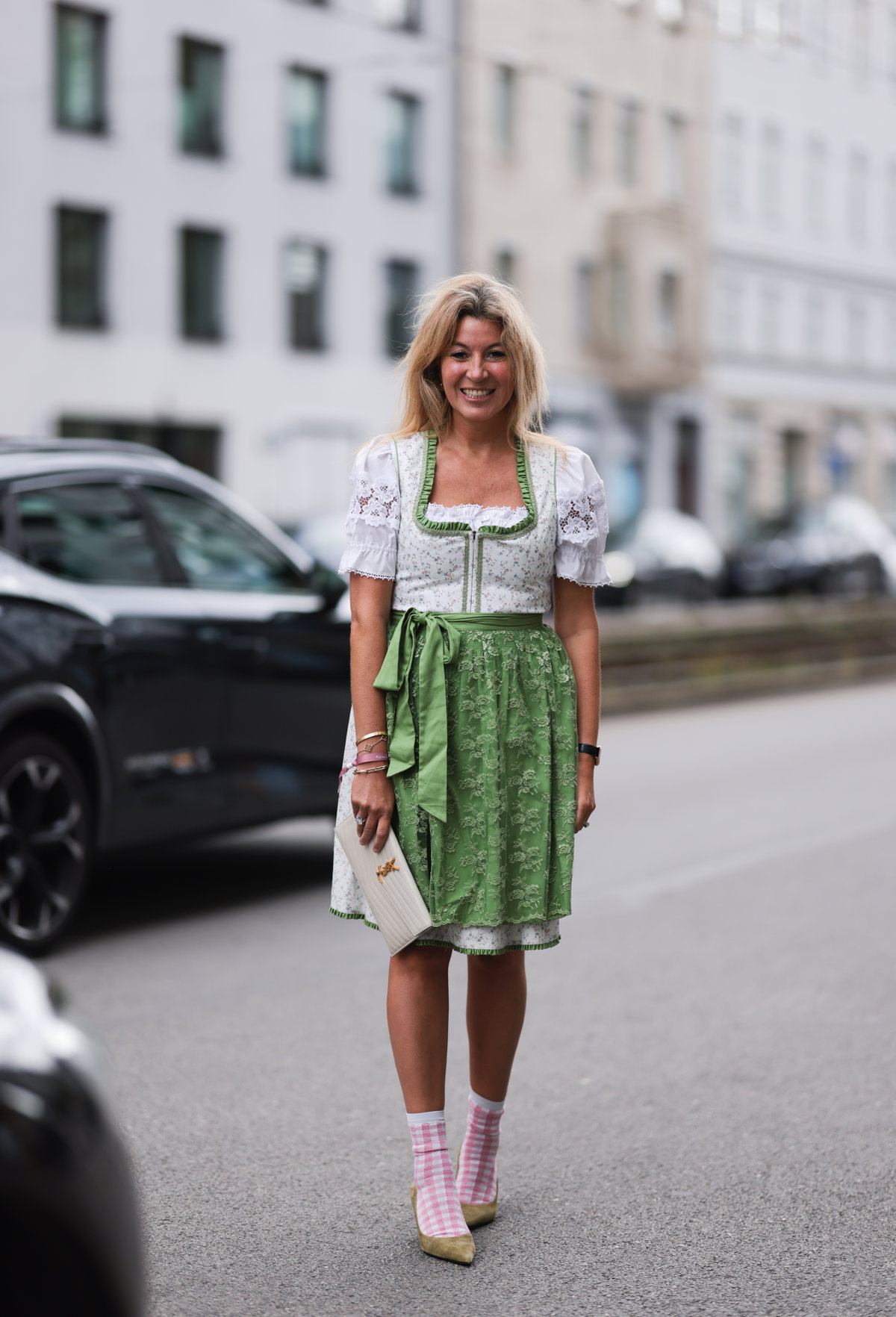 Dirndl für Frauen ab 50: Frau im Dirndl