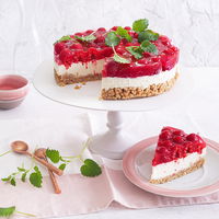 Von dieser erfrischenden Himbeer-Mascarpone-Torte will jeder noch ein zweites Stück