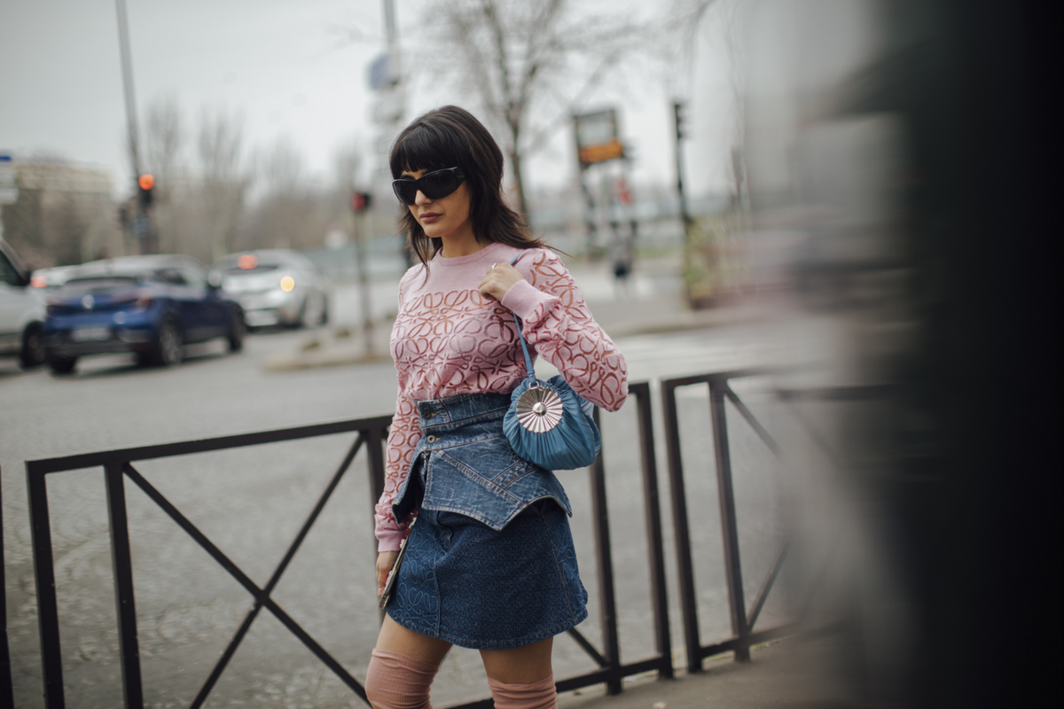 Frau mit Hush Cut