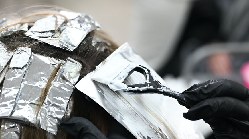 Haare bleichen: Alles zur richtigen Anwendung, Hausmittel und mögliche Risiken