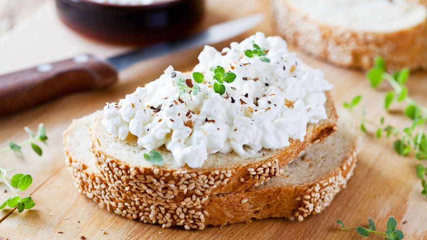 Darum ist Hüttenkäse mit Senf der leckerste Snack