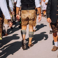Lederhose reinigen: Was es zu beachten gibt und die besten Tipps