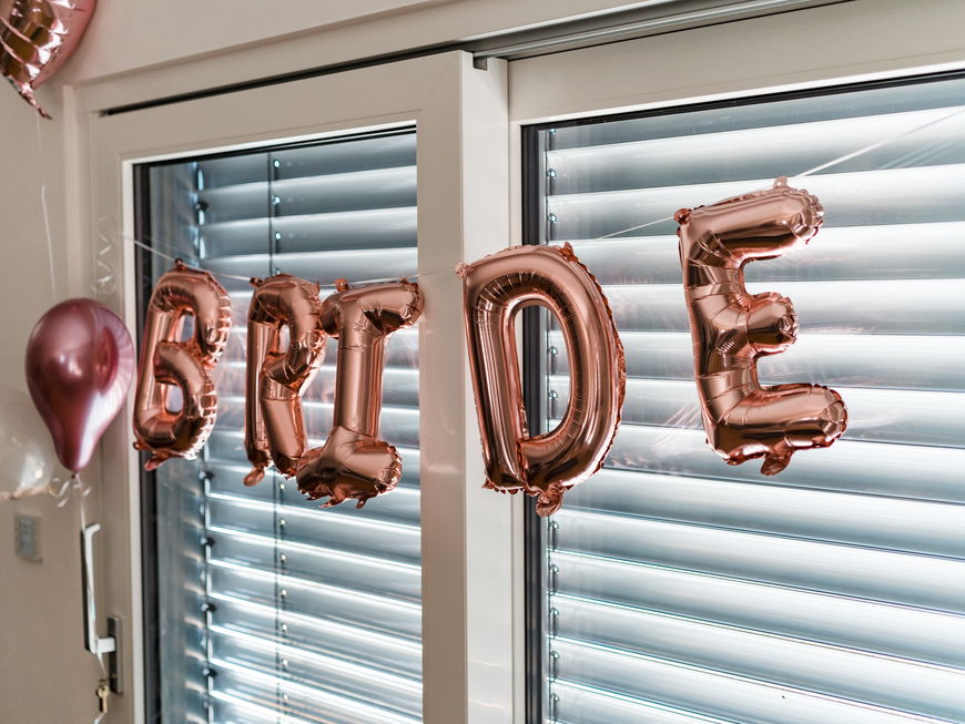 Luftballons mit der Aufschrift Bride