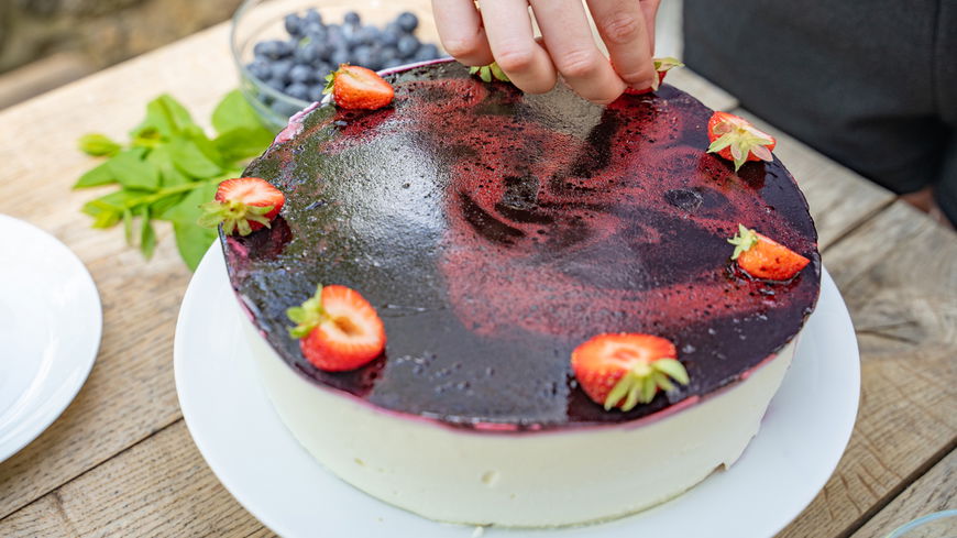 "Das große Backen": Diesen New York Cheesecake mit Fruchttopping musst du probieren