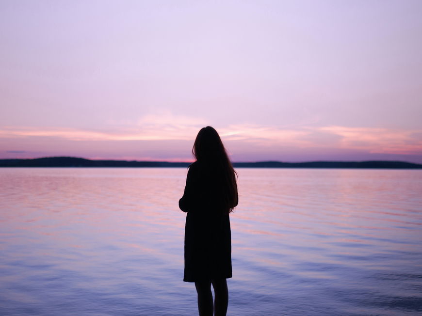 Frau am See