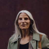 Frauen ab 50: Diese 3 Schminkfehler lassen dich älter aussehen, als du bist