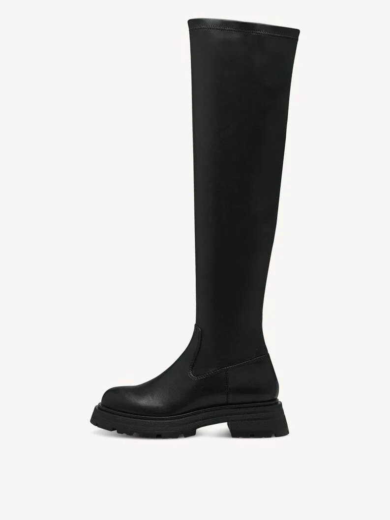 Zu Röcken, Kleidern oder zur Jeans – die Overknee-Stiefel von Tamaris werden im Herbst und Winter zum absoluten Liebling. Für ca. 90 Euro findest du sie online.