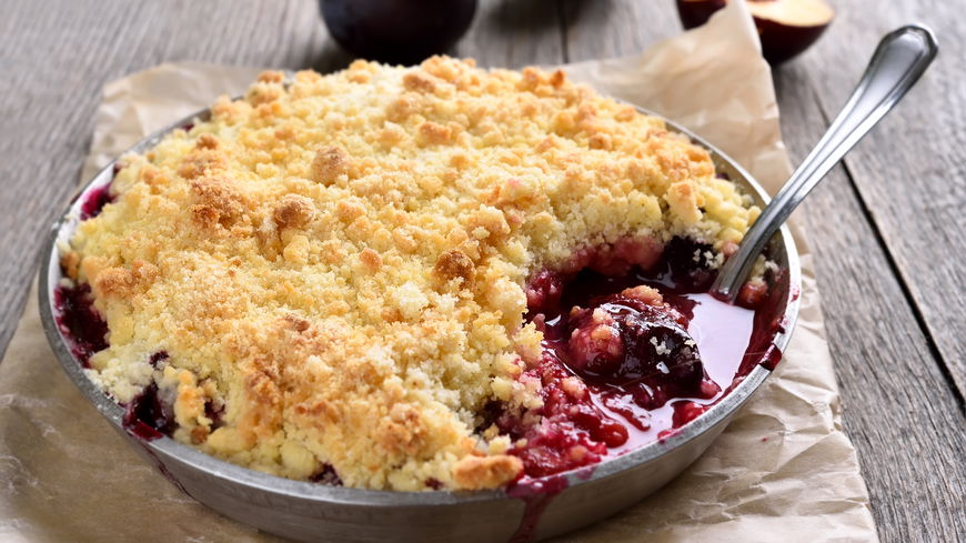 Dieses Rezept für Pflaumen-Crumble musst du im Herbst probieren 