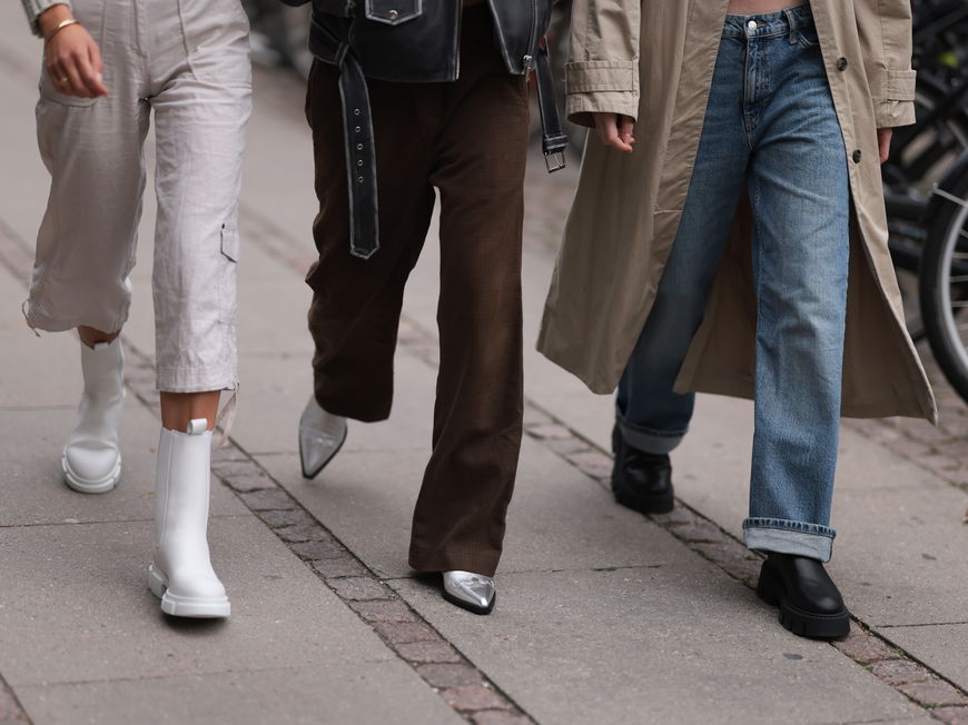 3 Frauen in Stiefeln