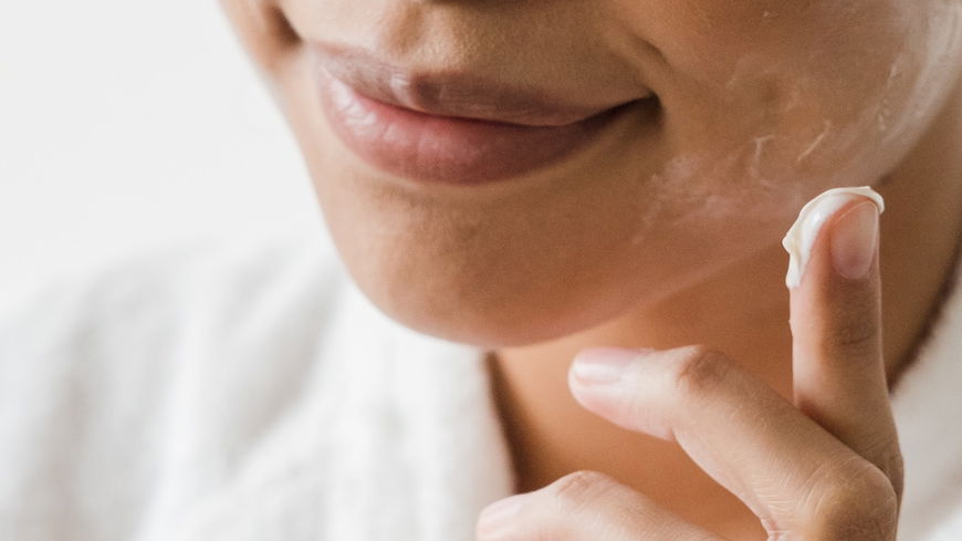 Creme gegen Rosacea: Die besten Produkte bei Rötung im Gesicht