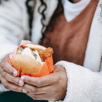 Süchtig nach Essen? 3 Anzeichen, dass du an Binge-Eating leidest