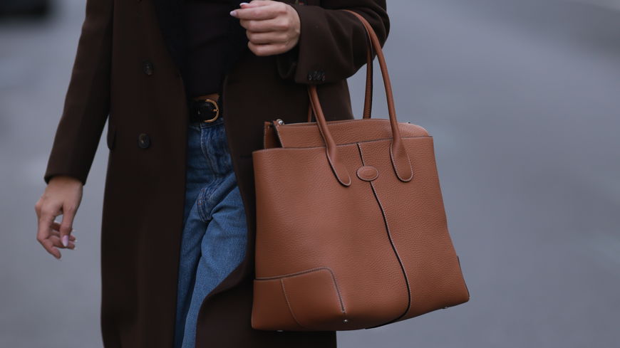 Taschen-Trends für Frauen ab 50: Dieses elegante Modell von Tamaris ist perfekt für den Alltag
