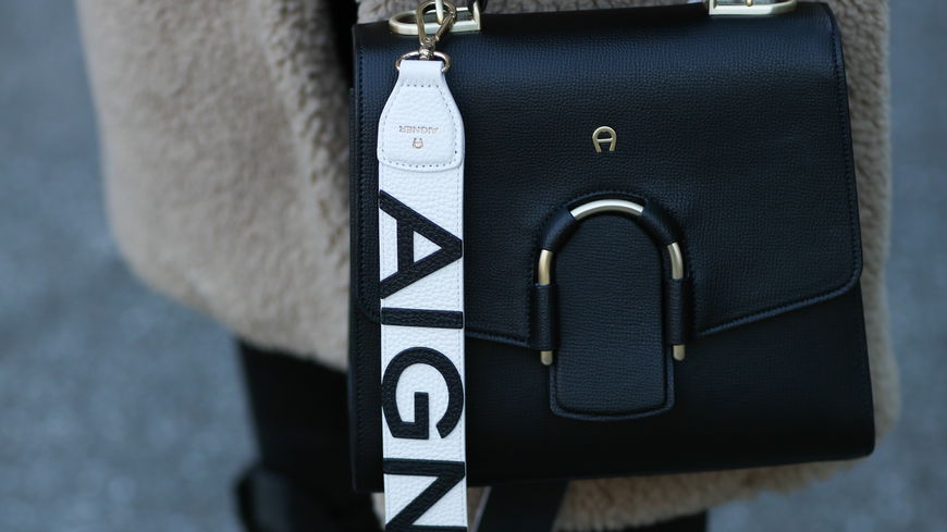 Taschen-Trends für Frauen ab 50: Dieses Modell von Aigner wirkt besonders elegant