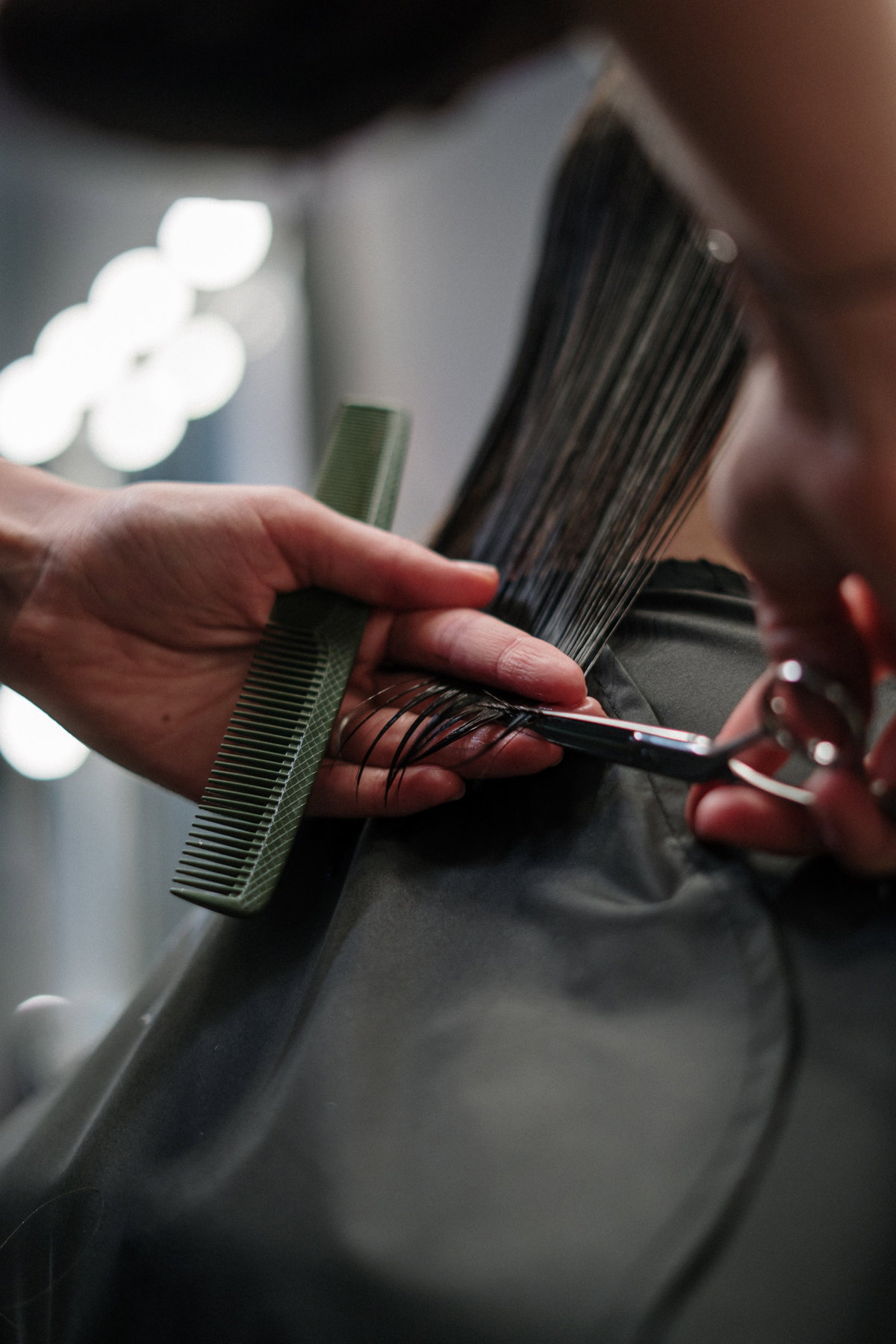 Haare werden geschnitten