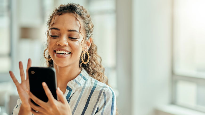 Brustkrebs-Awareness-Month: Diese Influencerinnen machen auf Social Media Mut