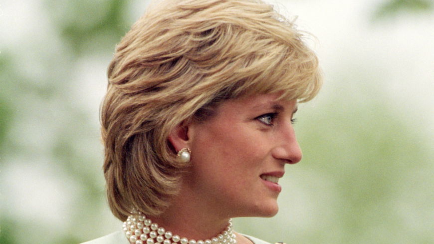Frauen ab 54: So lässt dich der Modern Diana Bob jünger aussehen