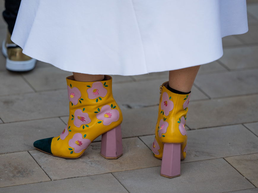 Gelbe Stiefeletten