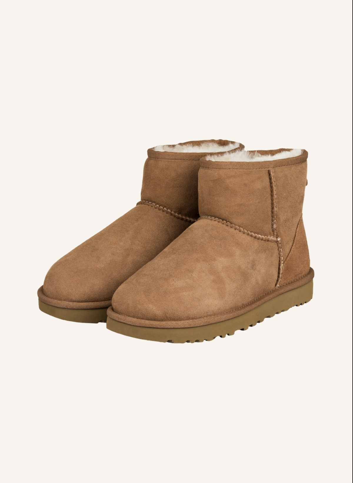 Perfekt für Frostbeulen! Mit den UGG-Boots Mini, die es für ca. 190 Euro bei Breuninger gibt, hast du niemals kalte Füße.