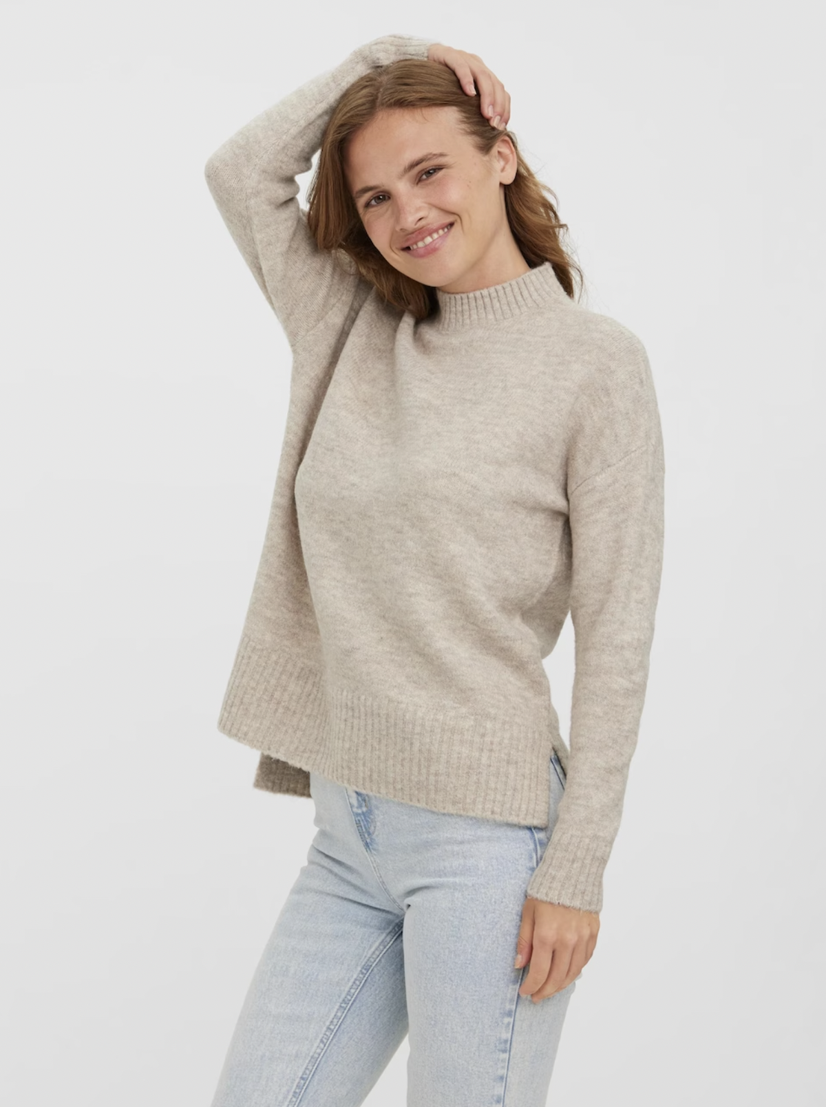 Einen schlichten Basic-Pullover wie das Modell von Vero Moda für ca. 29 Euro braucht jeder in seinem Kleiderschrank.