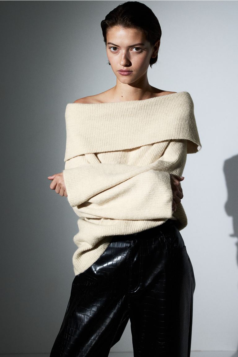 Beigefarbener Rollkragenpullover