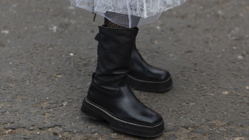 Der Chelsea-Boot von Rieker ist ausgezeichnet für breite Füße