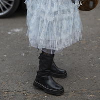 Der Chelsea-Boot von Rieker ist ausgezeichnet für breite Füße