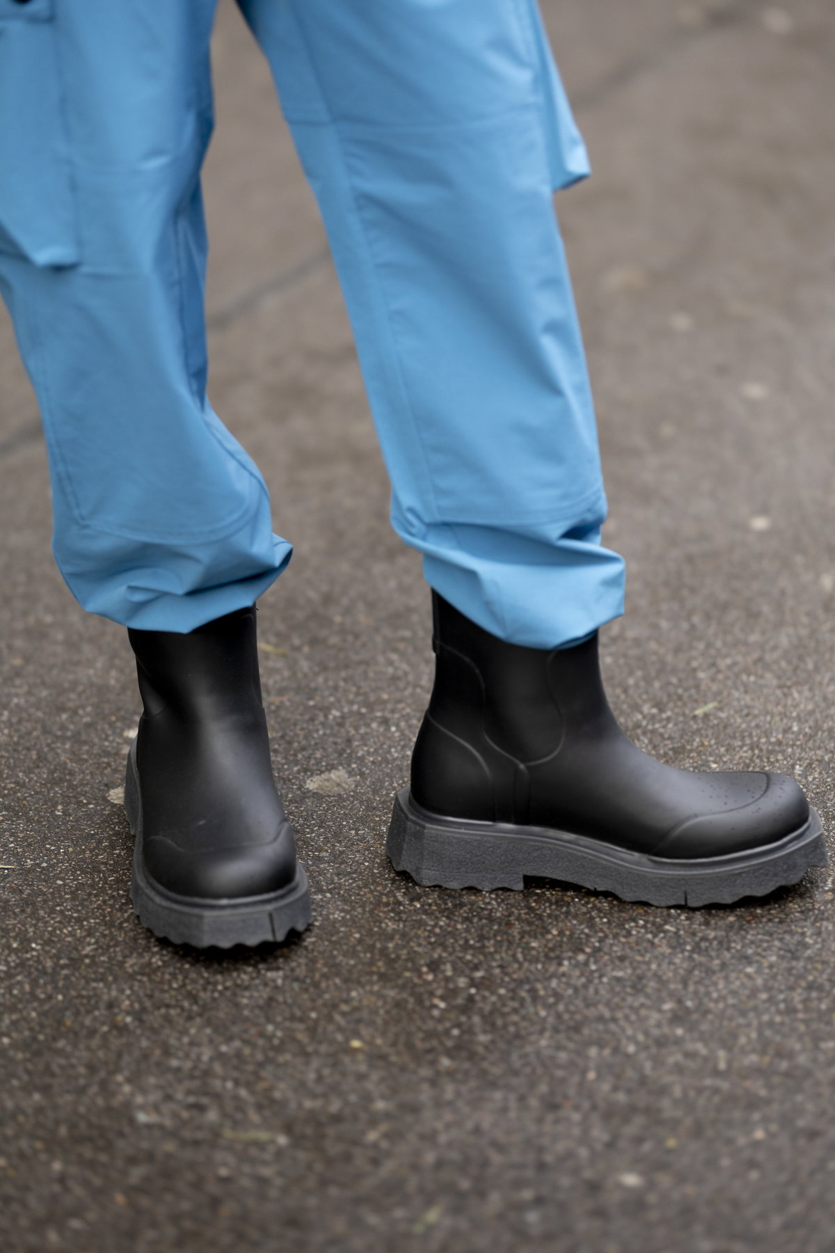 Dann solltest du dir diesen Schuh von Rieker für breite Füße nicht entgehen lassen.