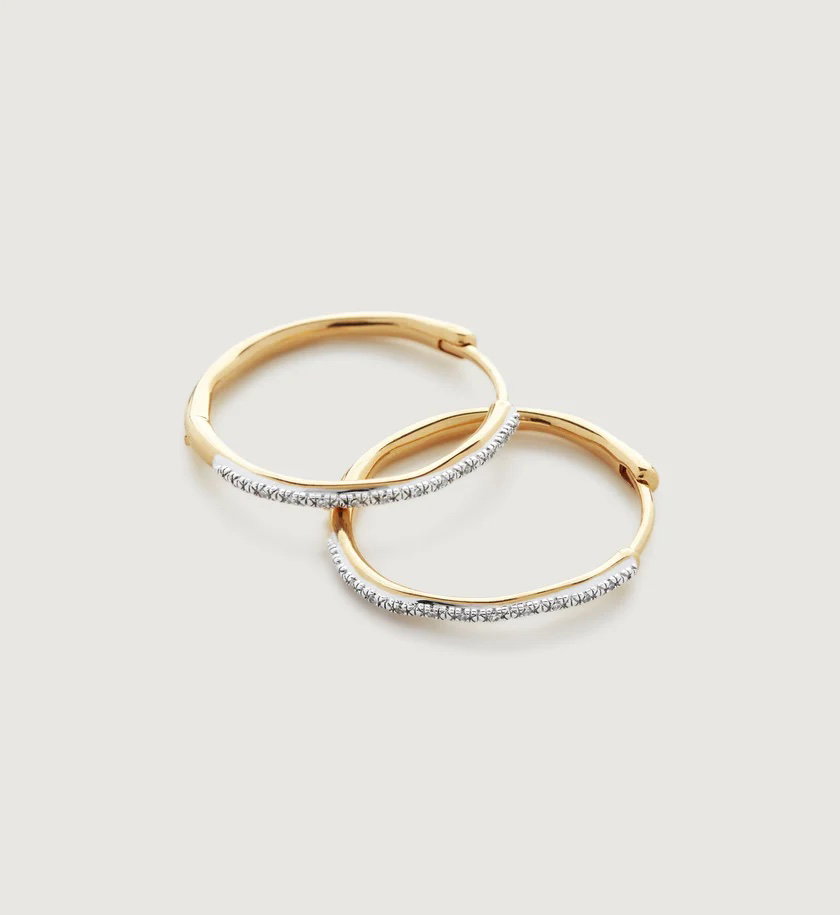 Goldene Creolen von Monica Vinader