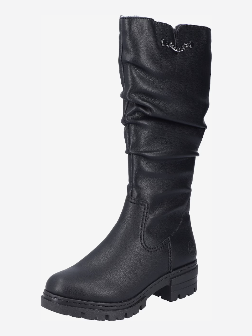 Krätige Waden werden mit dem Slouchy Stiefel von Rieker wunderschön kaschiert. Nur ca. 80 Euro kostet dieser Klassiker für unsere Schuhgardrobe.