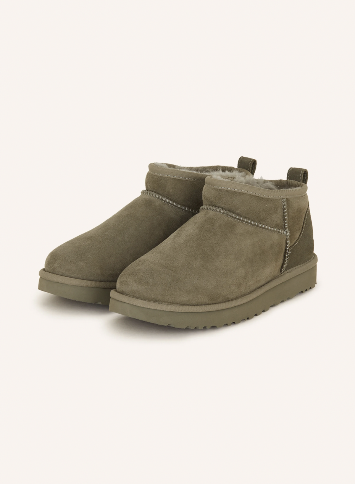Keine anderen Boots kommt an die kuschelig weichen Uggs heran, die wir bei Breuninger für rund 170 Euro shoppen.