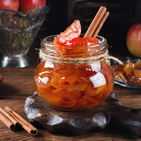 Diese weihnachtliche Bratapfel-Marmelade mit Zimt und Nelken versüßt uns den Advent