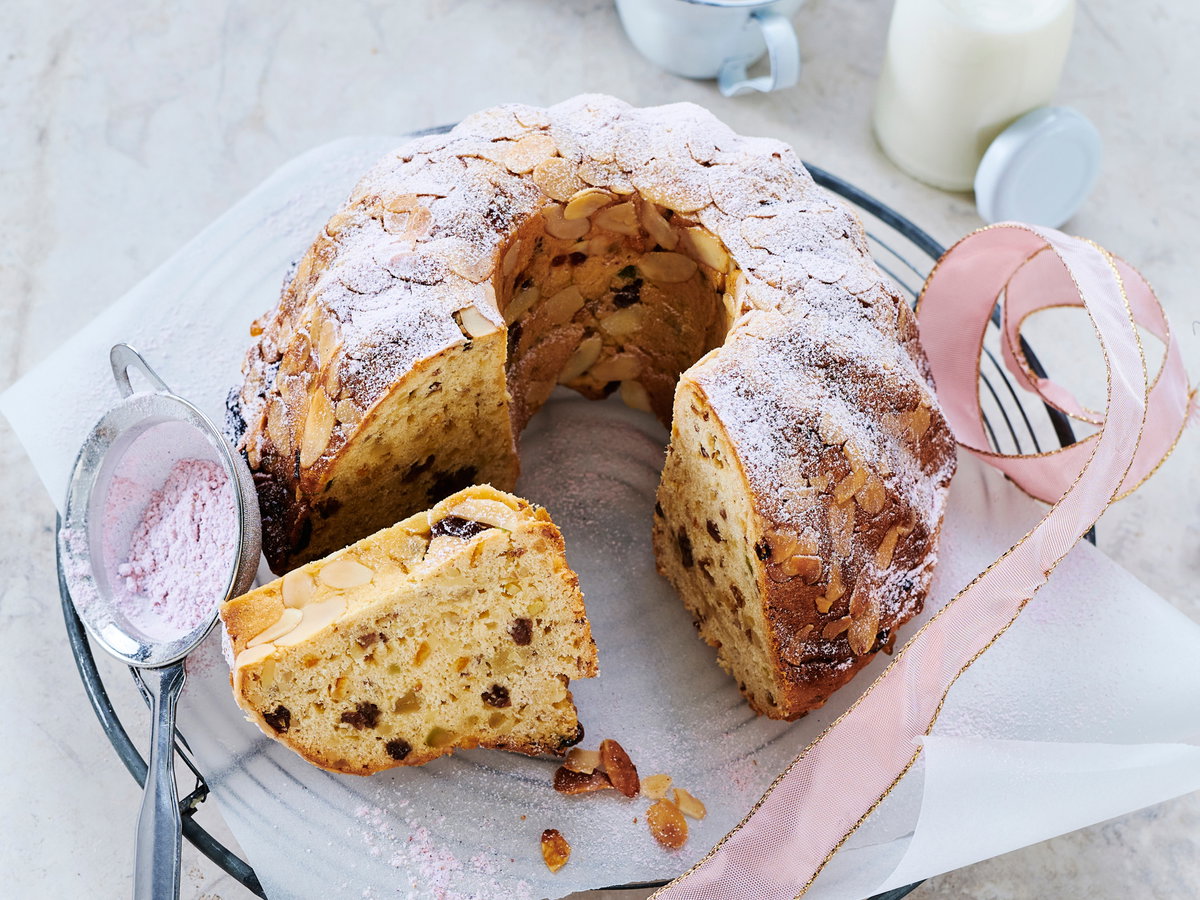 Rezept Stollen-Gugelhupf mit Himbeer-Puderzucker