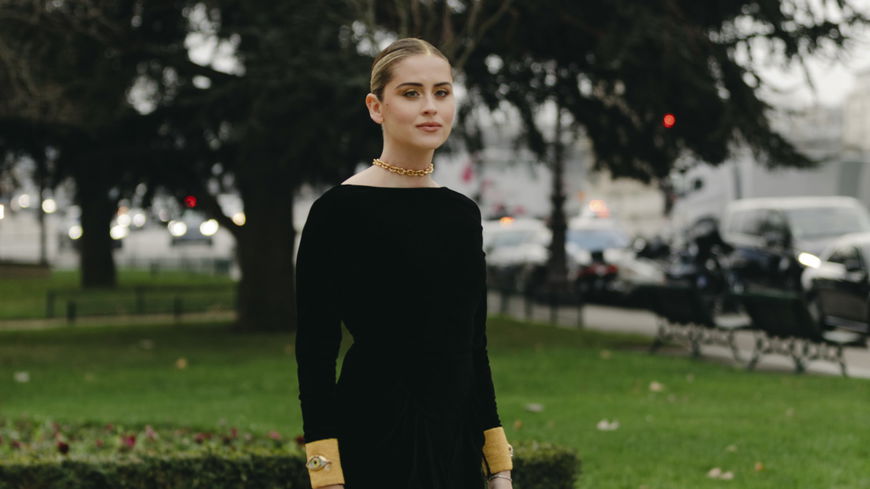 3 elegante Kleider von COS, die perfekt für Weihnachten sind