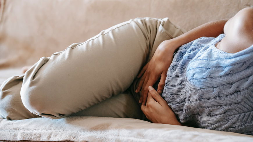 Linksseitige Bauchschmerzen: Hättest du diese Ursachen vermutet?