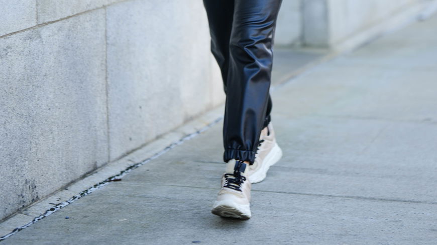 Statt Stiefel: Alle Frauen lieben diesen Sneaker