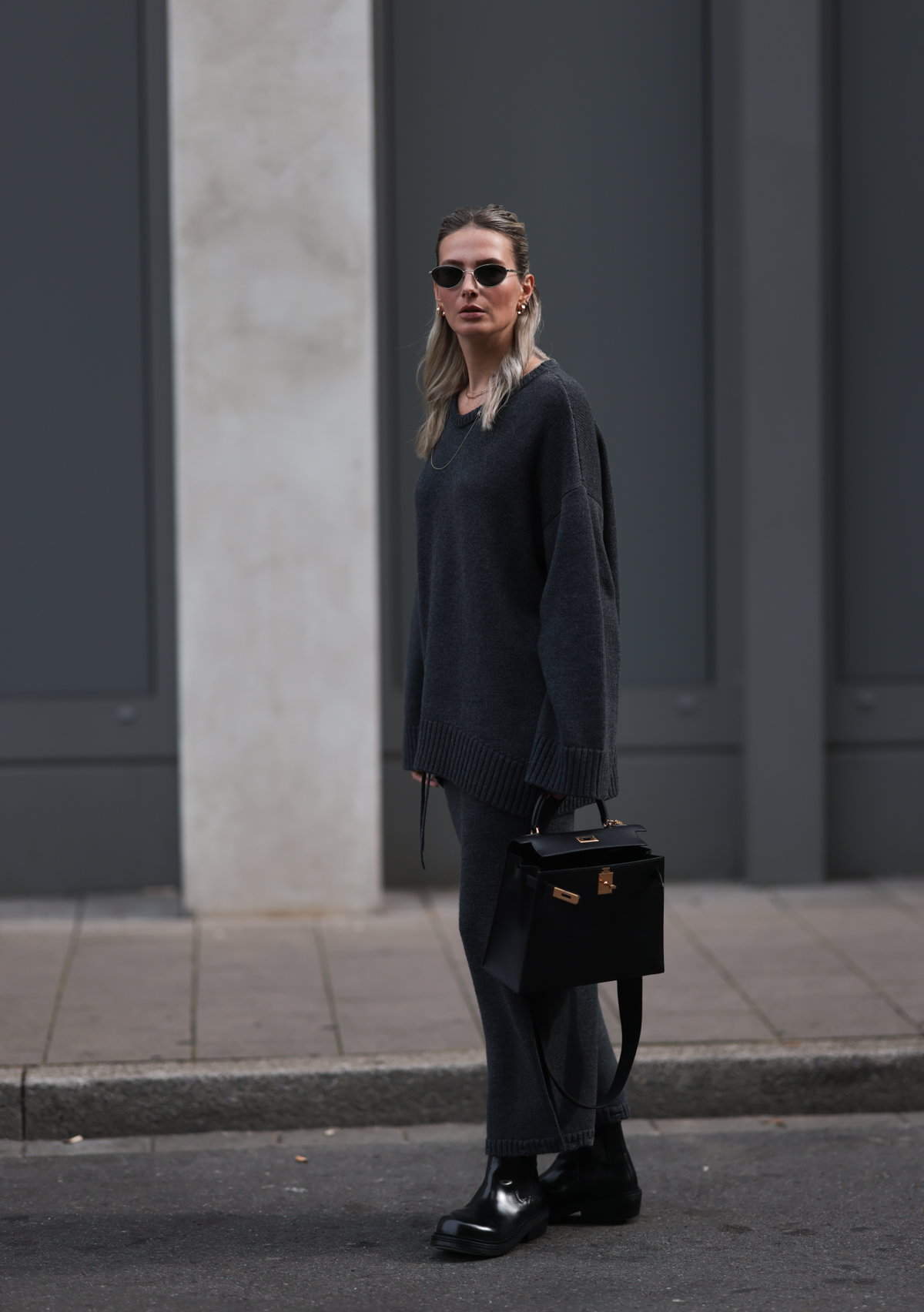 Frau trägt Ankle Boots