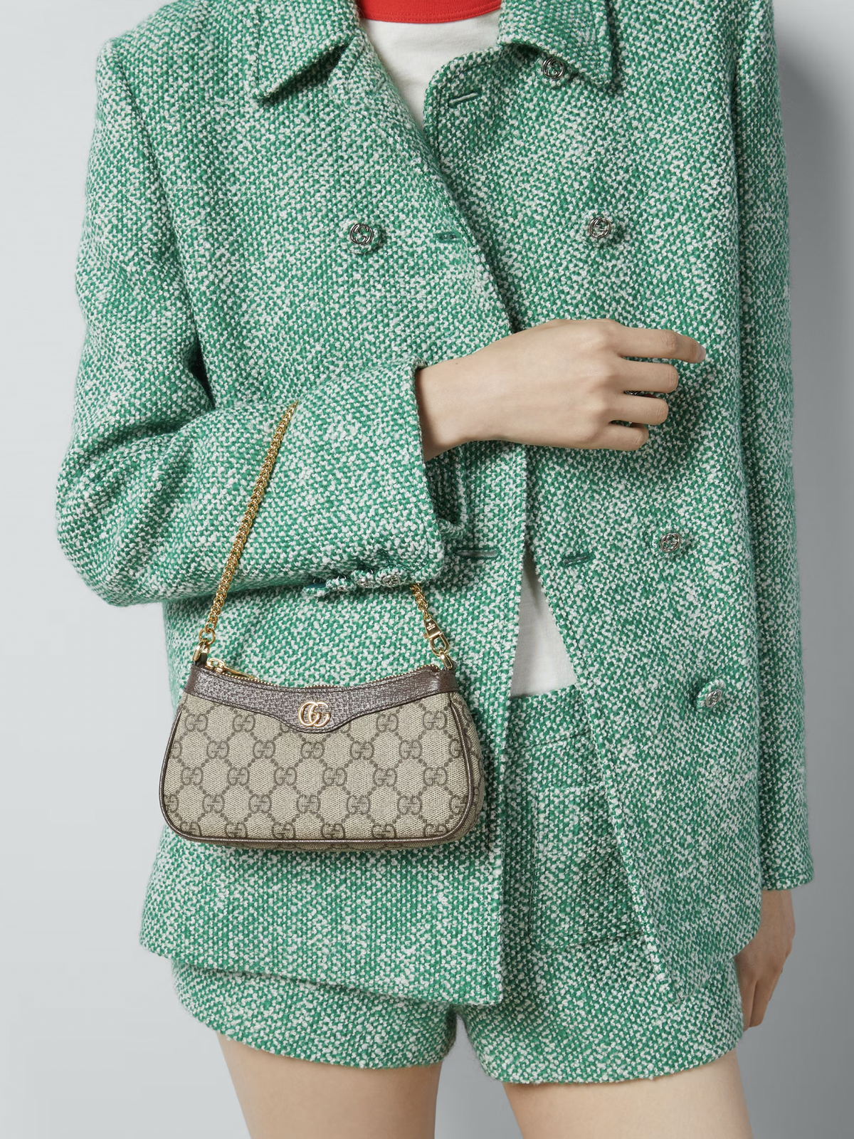 Die Gucci-Tasche namens Ophidia ist ein echter Klassiker und kostet aktuell 690 Euro.