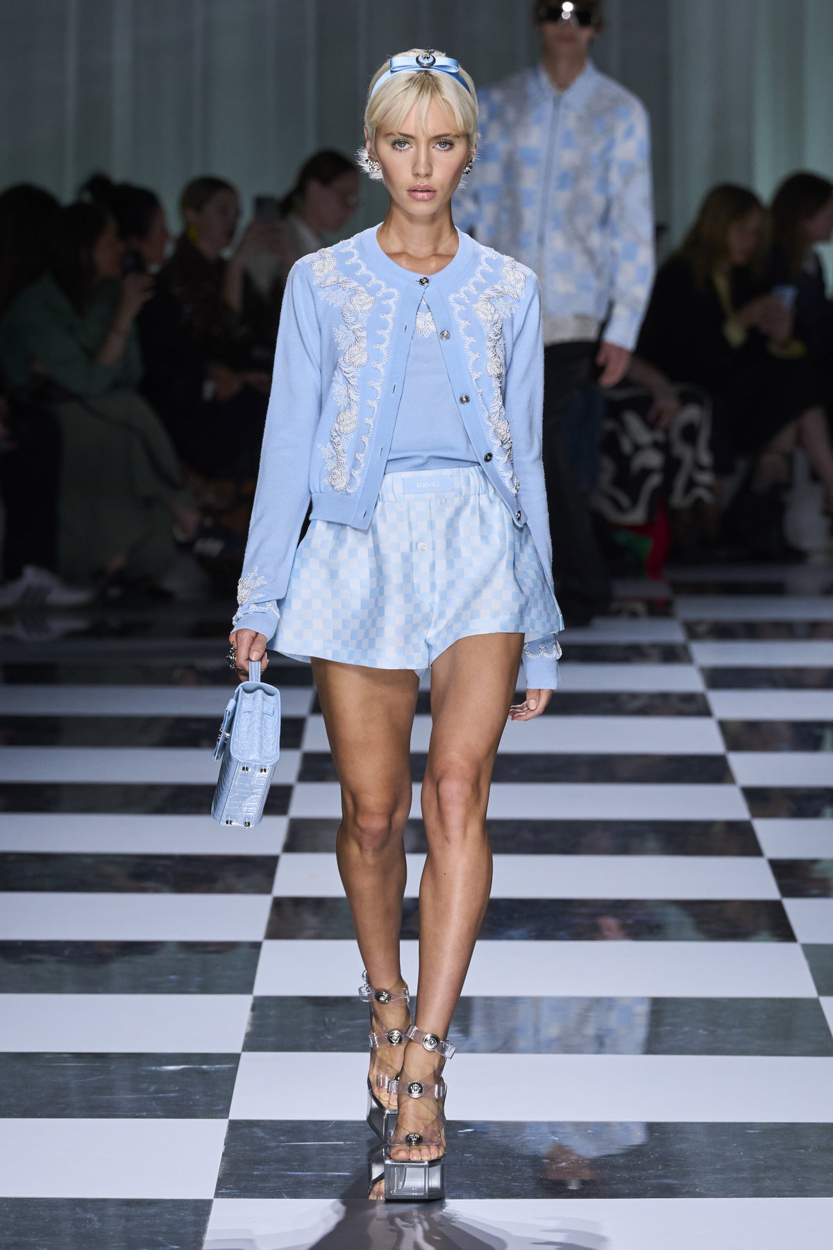 Spotted auf dem Runway! Der Preppy Pixie Cut ist perfekt für die kommenden festlichen Tage.