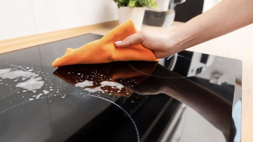 Ceranfeld reinigen – die besten Hausmittel gegen Verschmutzungen