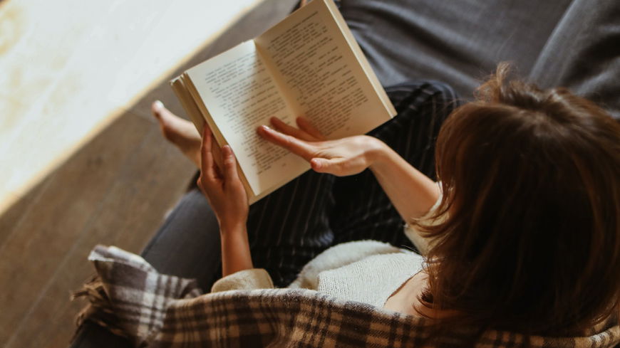 Frisch getrennt? Diese 4 Bücher helfen dir bei Liebeskummer